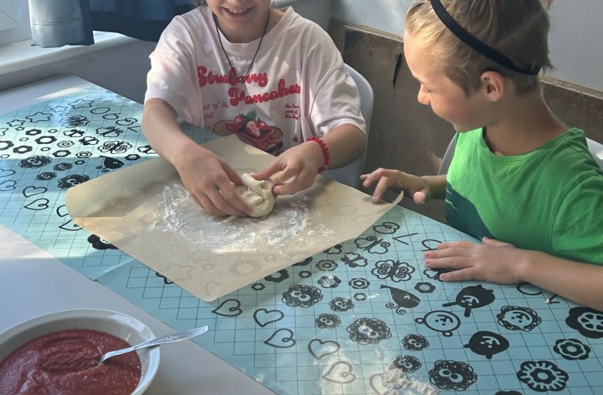 Pizzaillat és Lego-kaland: Így ünnepelt a 2.c!